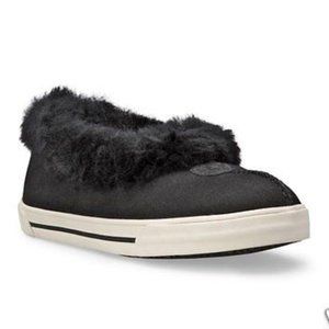 UGG Australia Youth Size 13 Black 'Rylan' Slippers